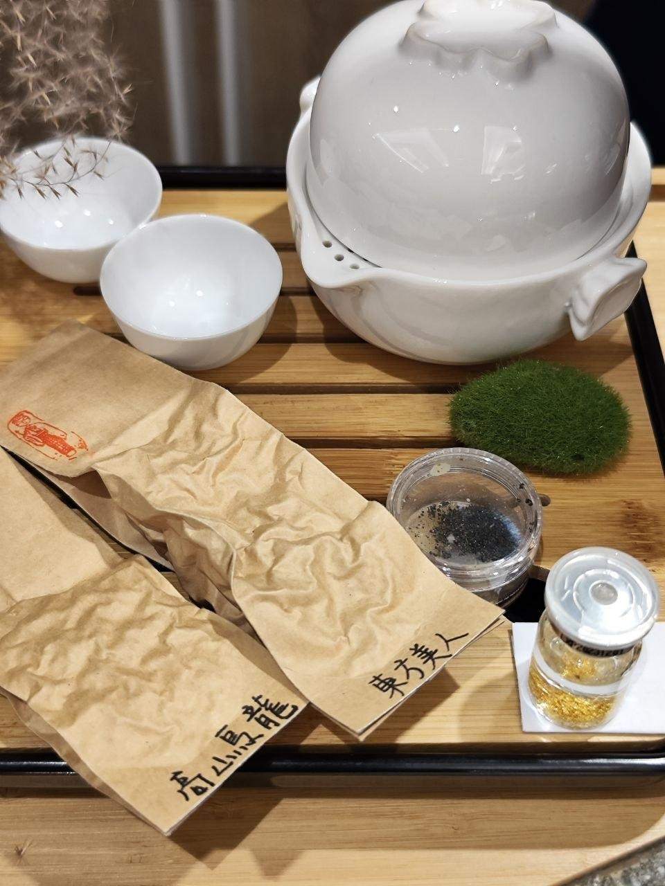 高山烏龍與東方美人茶包 · 茶具